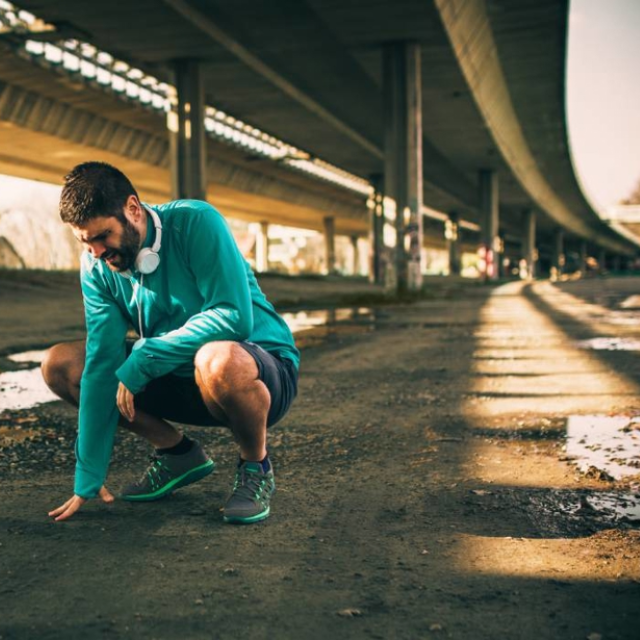 Man som joggar och har stannat upp, låg energi