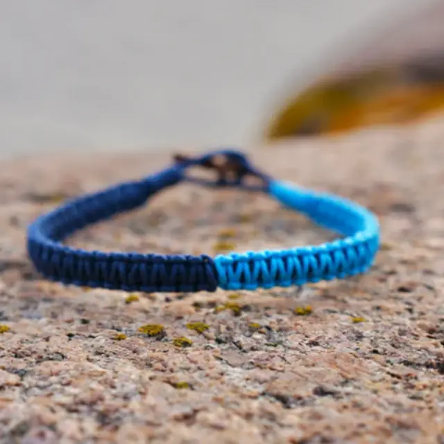 Cleansea armband gjort utav återvunnen plast